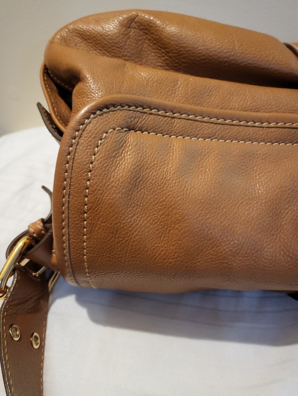 Marc Jacobs Tan Leather Shoulder Bag - Classic Buckle Detail - Picture 8 of 13